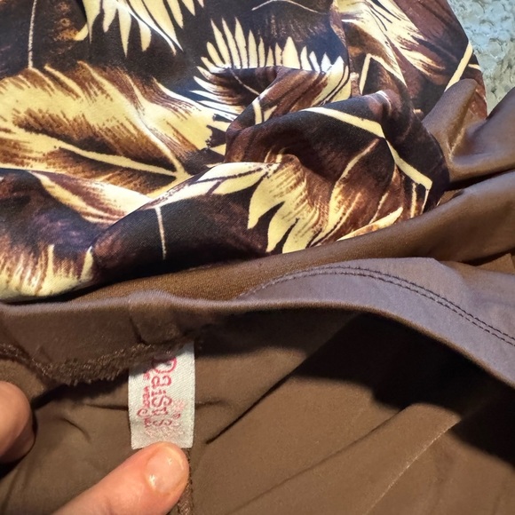 Flattering adorable Brown Leaf Print Swimwear Strapless Tankini Shorts Set - Picture 3 of 7